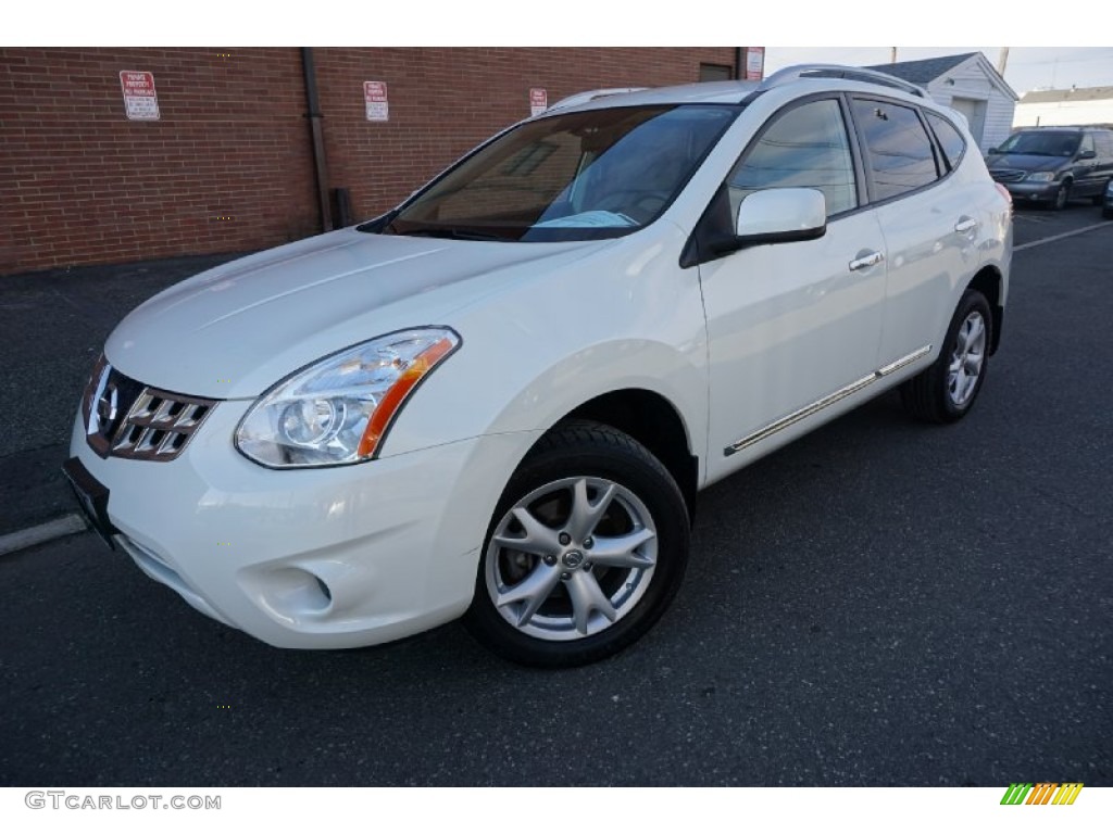 2011 Rogue SV AWD - Pearl White / Gray photo #1