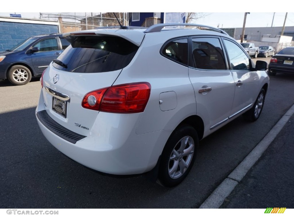 2011 Rogue SV AWD - Pearl White / Gray photo #4