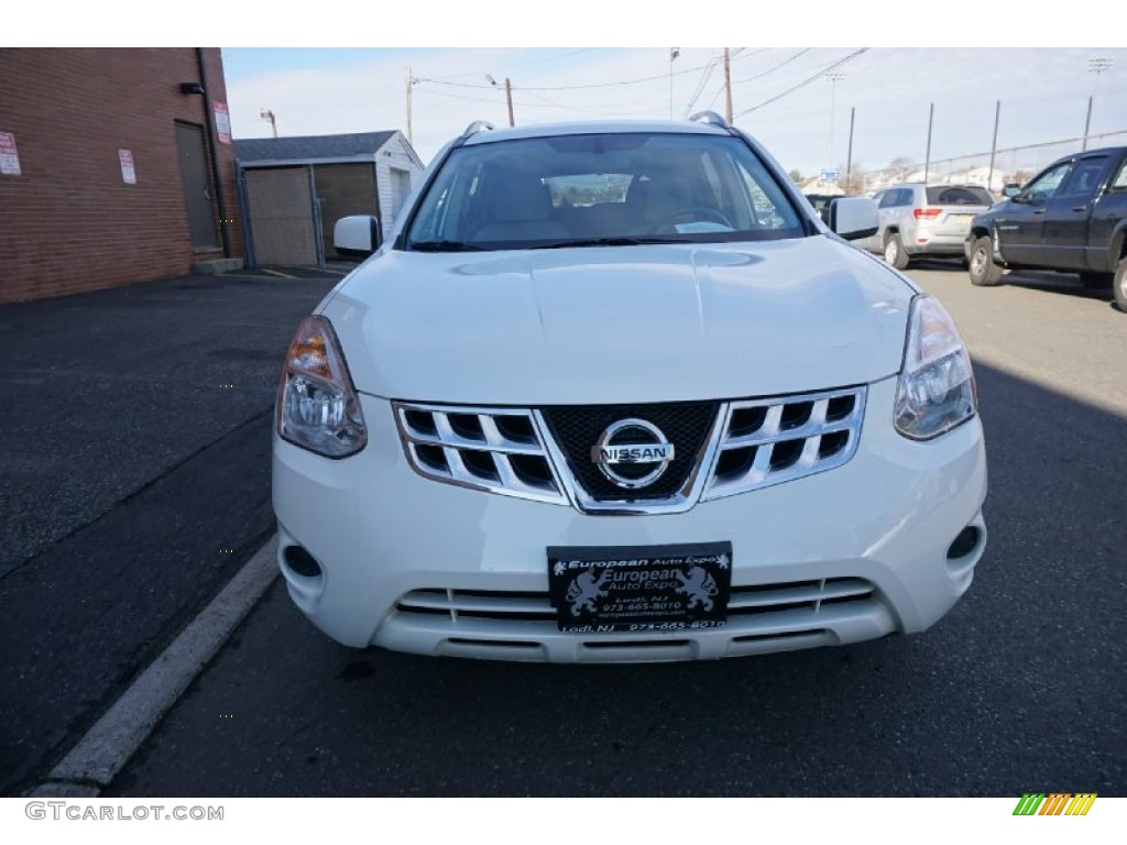 2011 Rogue SV AWD - Pearl White / Gray photo #13