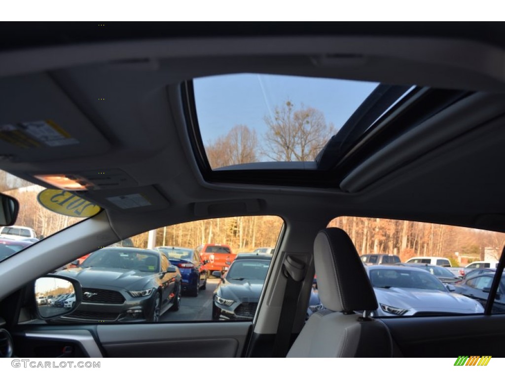 2013 RAV4 XLE AWD - Super White / Ash photo #18