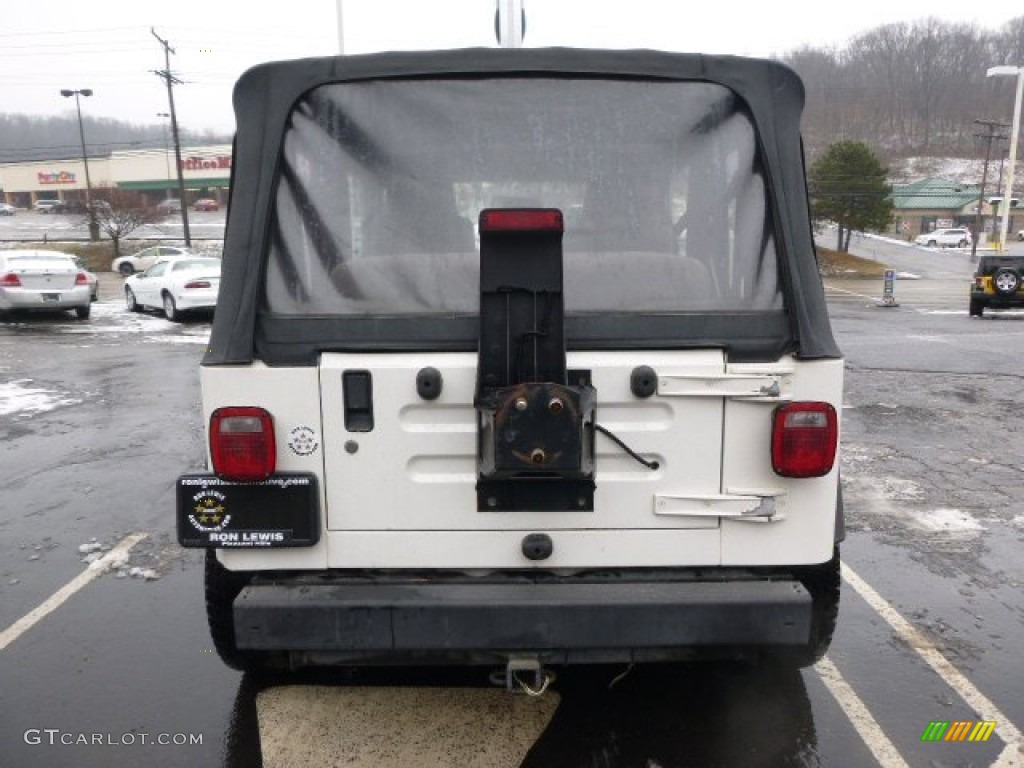 2004 Wrangler X 4x4 - Stone White / Khaki photo #4