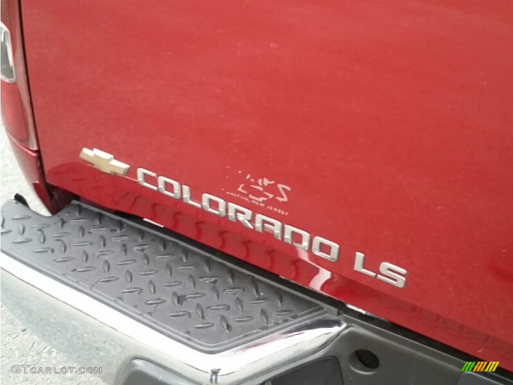 2005 Colorado LS Crew Cab 4x4 - Dark Cherry Red Metallic / Medium Dark Pewter photo #17