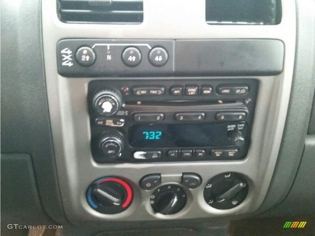 2005 Colorado LS Crew Cab 4x4 - Dark Cherry Red Metallic / Medium Dark Pewter photo #31