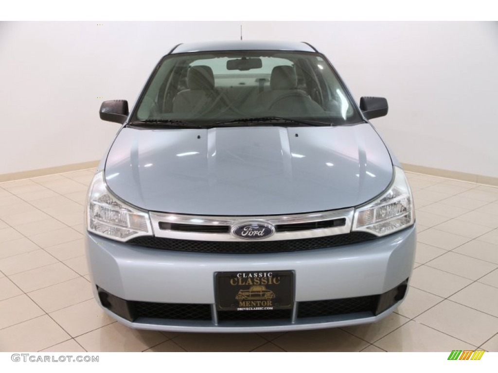 2008 Focus SE Sedan - Light Ice Blue Metallic / Medium Stone photo #2