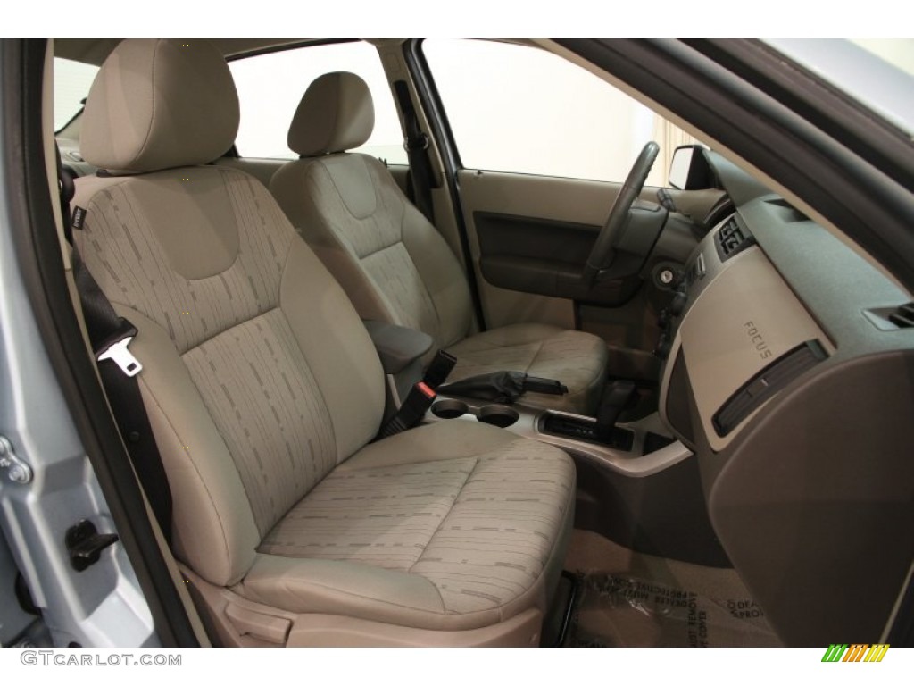 2008 Focus SE Sedan - Light Ice Blue Metallic / Medium Stone photo #12