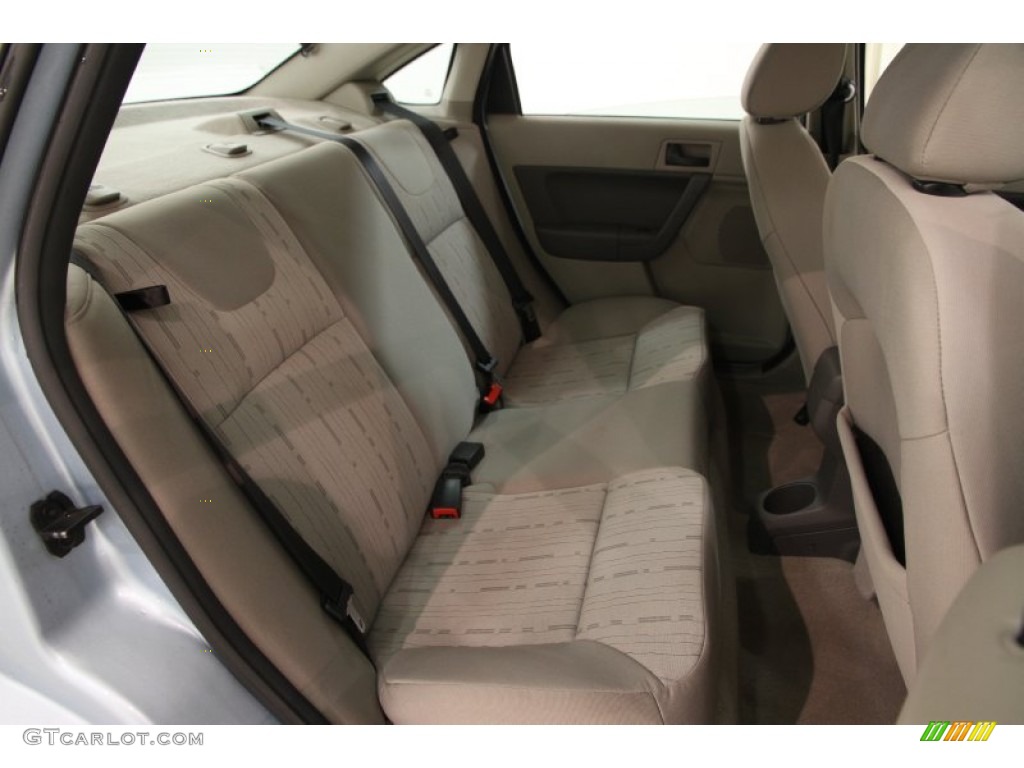 2008 Focus SE Sedan - Light Ice Blue Metallic / Medium Stone photo #13