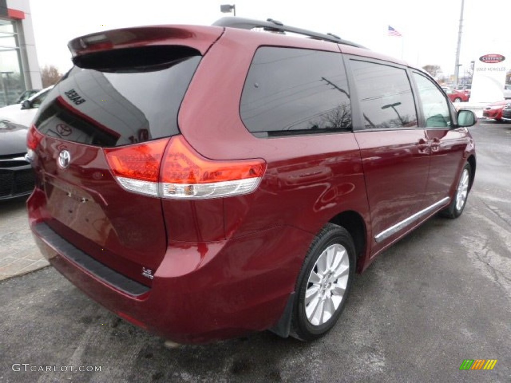2014 Sienna LE AWD - Salsa Red Pearl / Light Gray photo #3