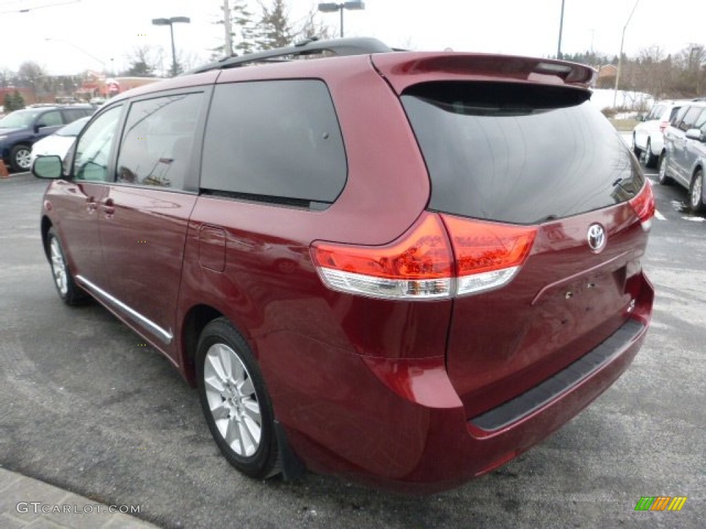 2014 Sienna LE AWD - Salsa Red Pearl / Light Gray photo #6