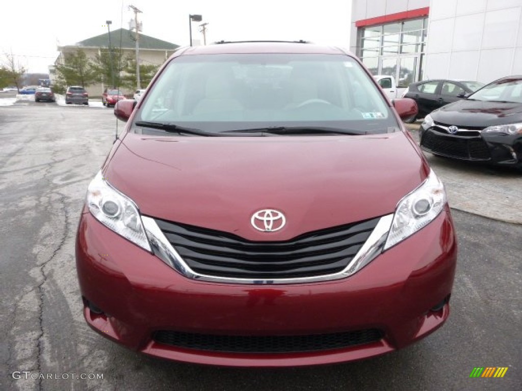 2014 Sienna LE AWD - Salsa Red Pearl / Light Gray photo #9