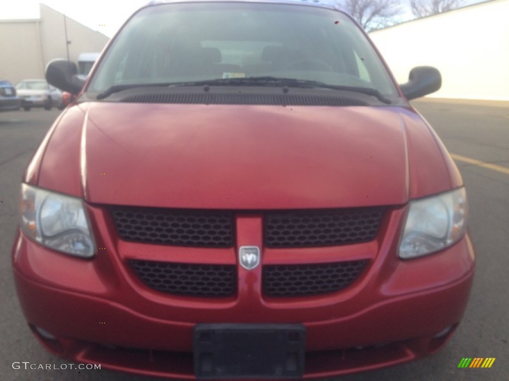 2002 Grand Caravan Sport - Inferno Red Pearl / Taupe photo #4