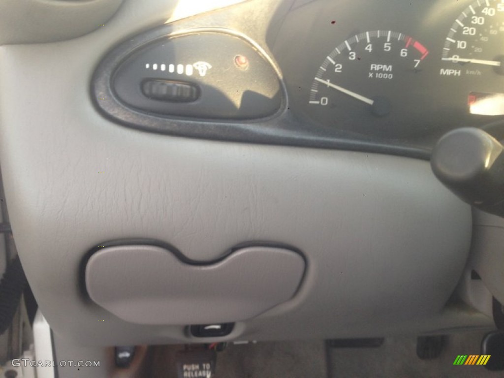 1998 Malibu Sedan - Bright White / Light Gray photo #12