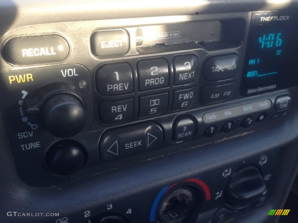 1998 Malibu Sedan - Bright White / Light Gray photo #16