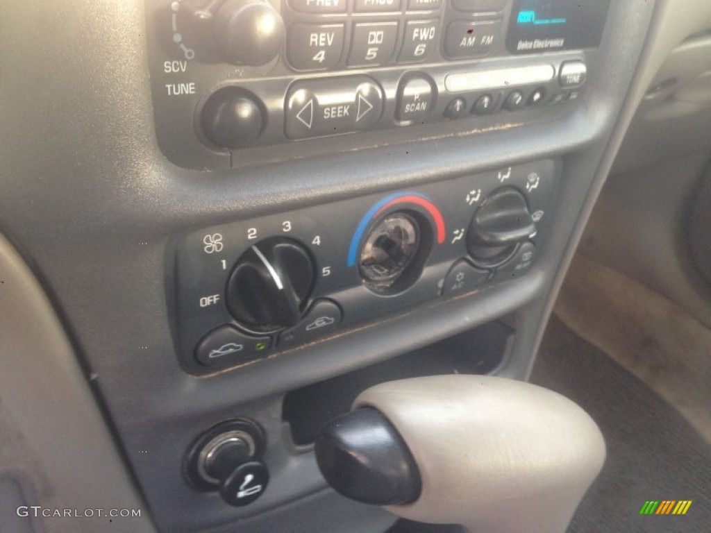 1998 Malibu Sedan - Bright White / Light Gray photo #17
