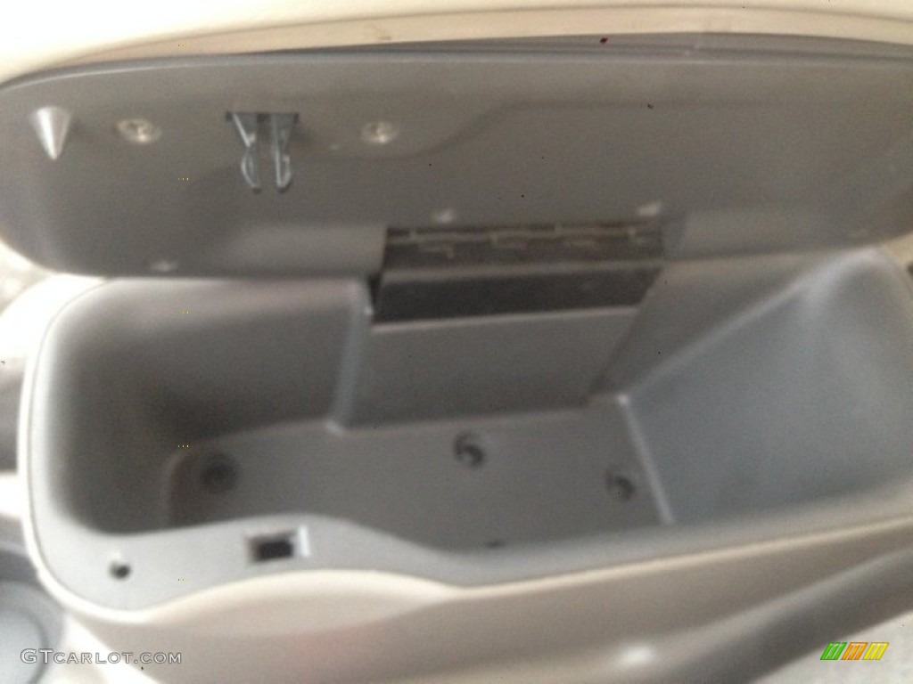 1998 Malibu Sedan - Bright White / Light Gray photo #20