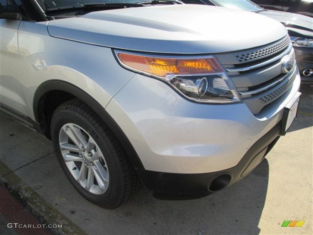2015 Explorer FWD - Ingot Silver / Medium Light Stone photo #2