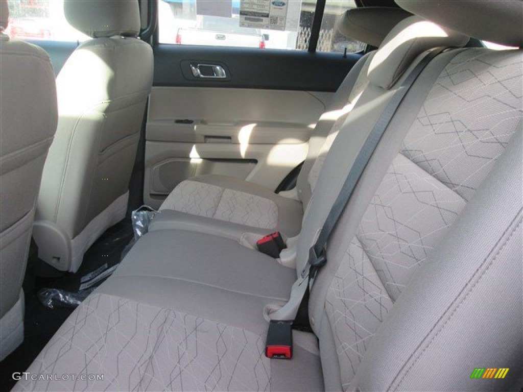 2015 Explorer FWD - Ingot Silver / Medium Light Stone photo #20