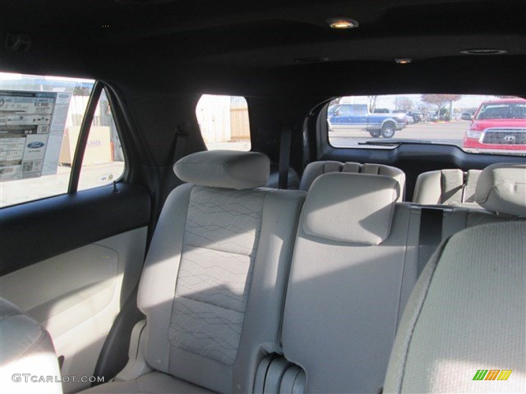 2015 Explorer FWD - Ingot Silver / Medium Light Stone photo #27