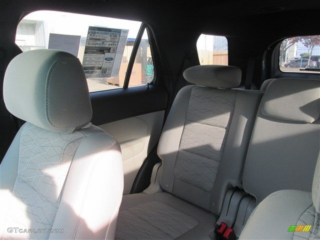 2015 Explorer FWD - Ingot Silver / Medium Light Stone photo #28