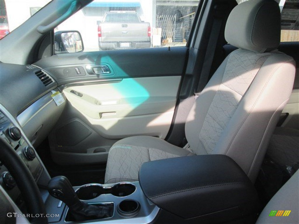 2015 Explorer FWD - Ingot Silver / Medium Light Stone photo #29