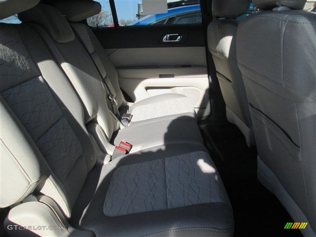 2015 Explorer FWD - Ingot Silver / Medium Light Stone photo #46