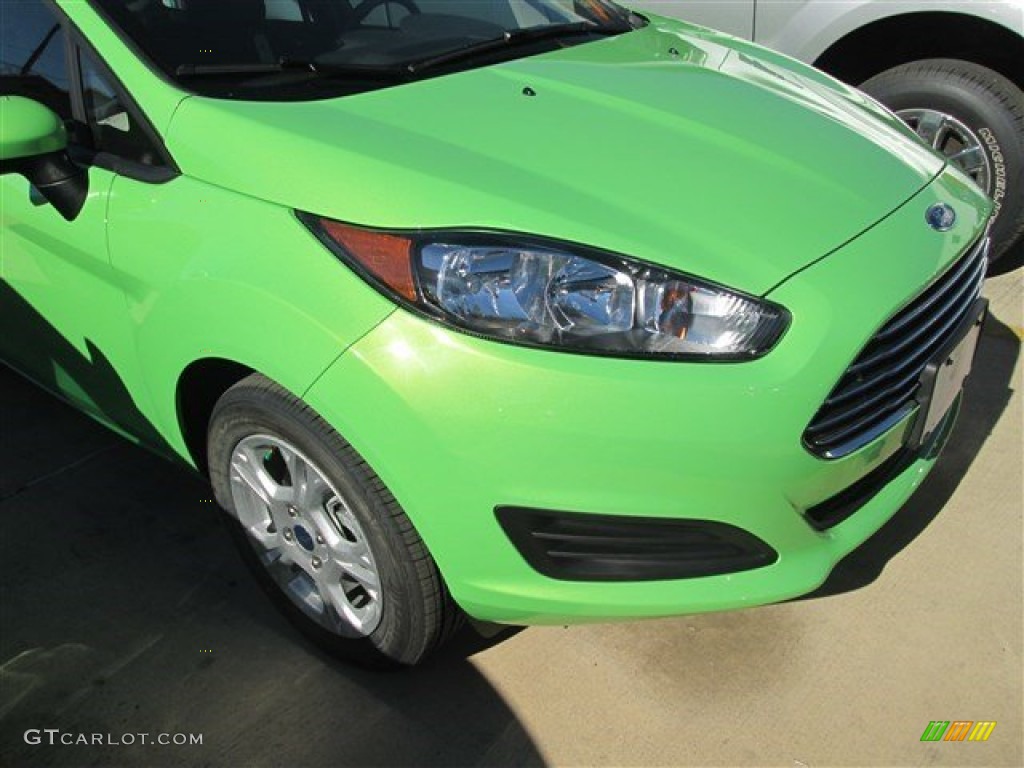 2015 Fiesta SE Sedan - Green Envy / Charcoal Black photo #3