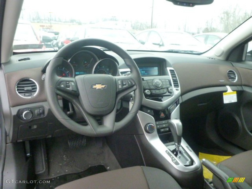 2015 Cruze LT - Summit White / Brownstone photo #12