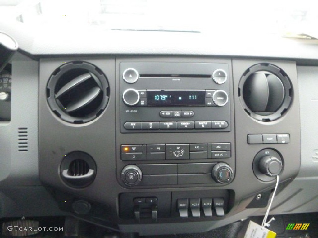 2015 Ford F550 Super Duty XL Regular Cab 4x4 Dump Truck Controls Photos