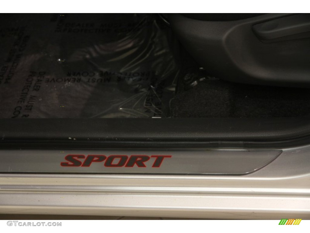 2012 Toyota RAV4 Sport 4WD Marks and Logos Photos