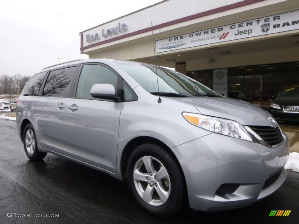 2014 Sienna LE - Silver Sky Metallic / Light Gray photo #2