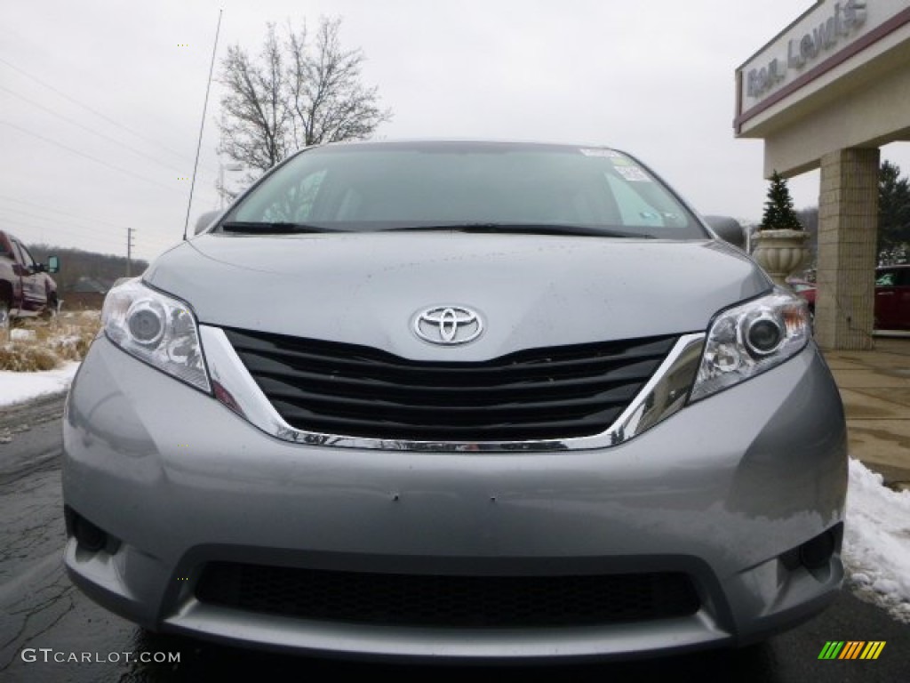 2014 Sienna LE - Silver Sky Metallic / Light Gray photo #3