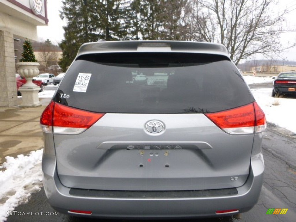 2014 Sienna LE - Silver Sky Metallic / Light Gray photo #7