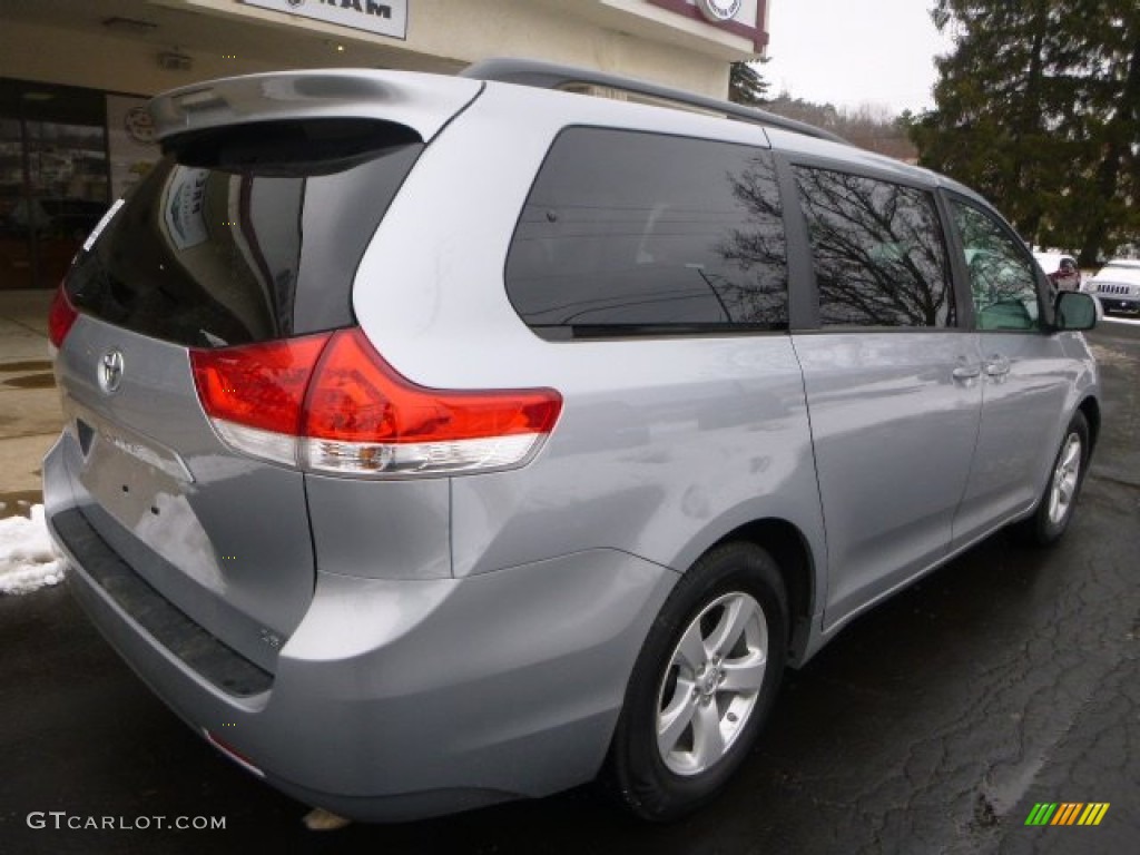 2014 Sienna LE - Silver Sky Metallic / Light Gray photo #8