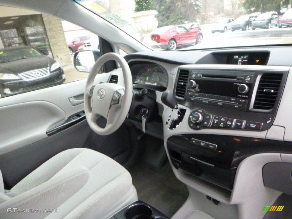 2014 Sienna LE - Silver Sky Metallic / Light Gray photo #10