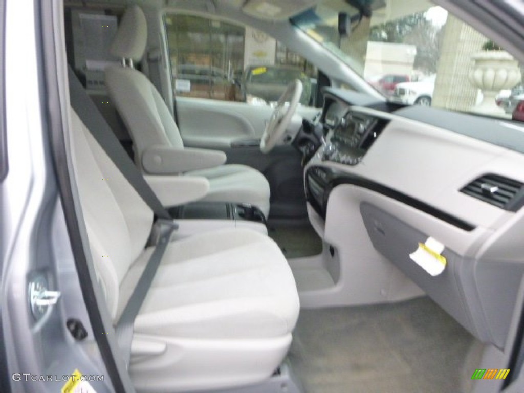 2014 Sienna LE - Silver Sky Metallic / Light Gray photo #11
