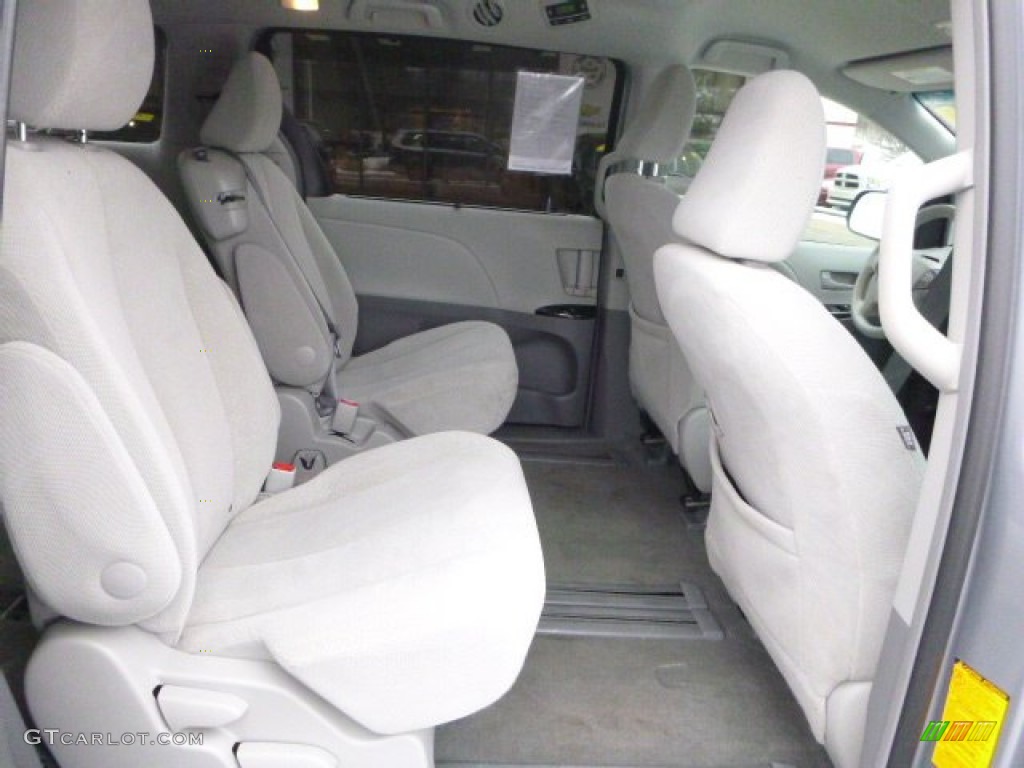 2014 Sienna LE - Silver Sky Metallic / Light Gray photo #12