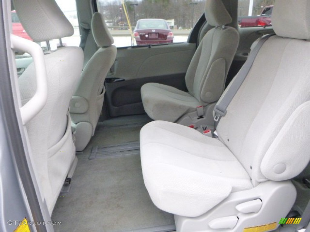 2014 Sienna LE - Silver Sky Metallic / Light Gray photo #13