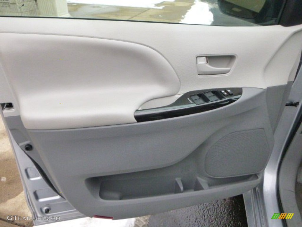 2014 Sienna LE - Silver Sky Metallic / Light Gray photo #15