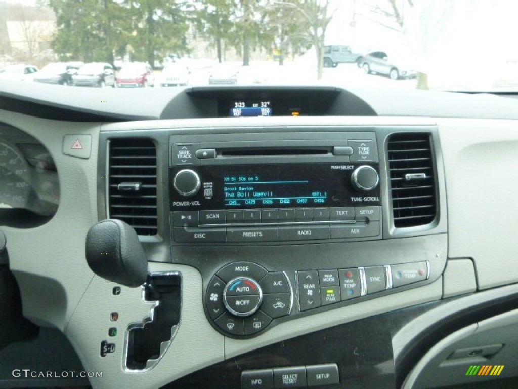 2014 Sienna LE - Silver Sky Metallic / Light Gray photo #19