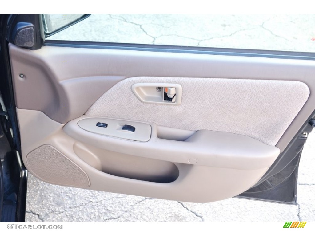 2000 Camry LE - Black / Oak photo #32
