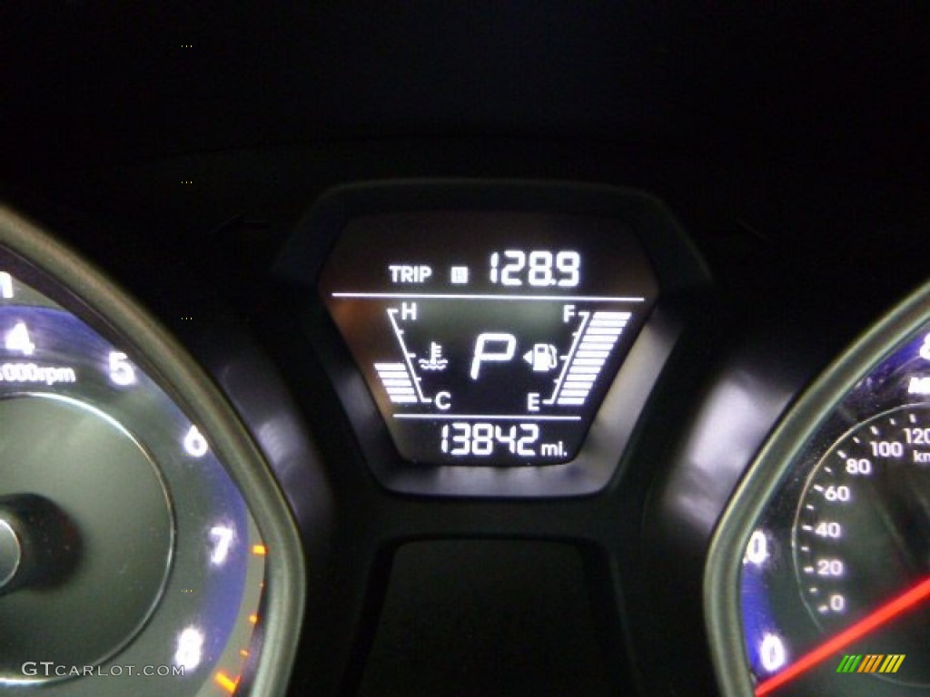 2014 Elantra SE Sedan - Titanium Gray Metallic / Gray photo #25