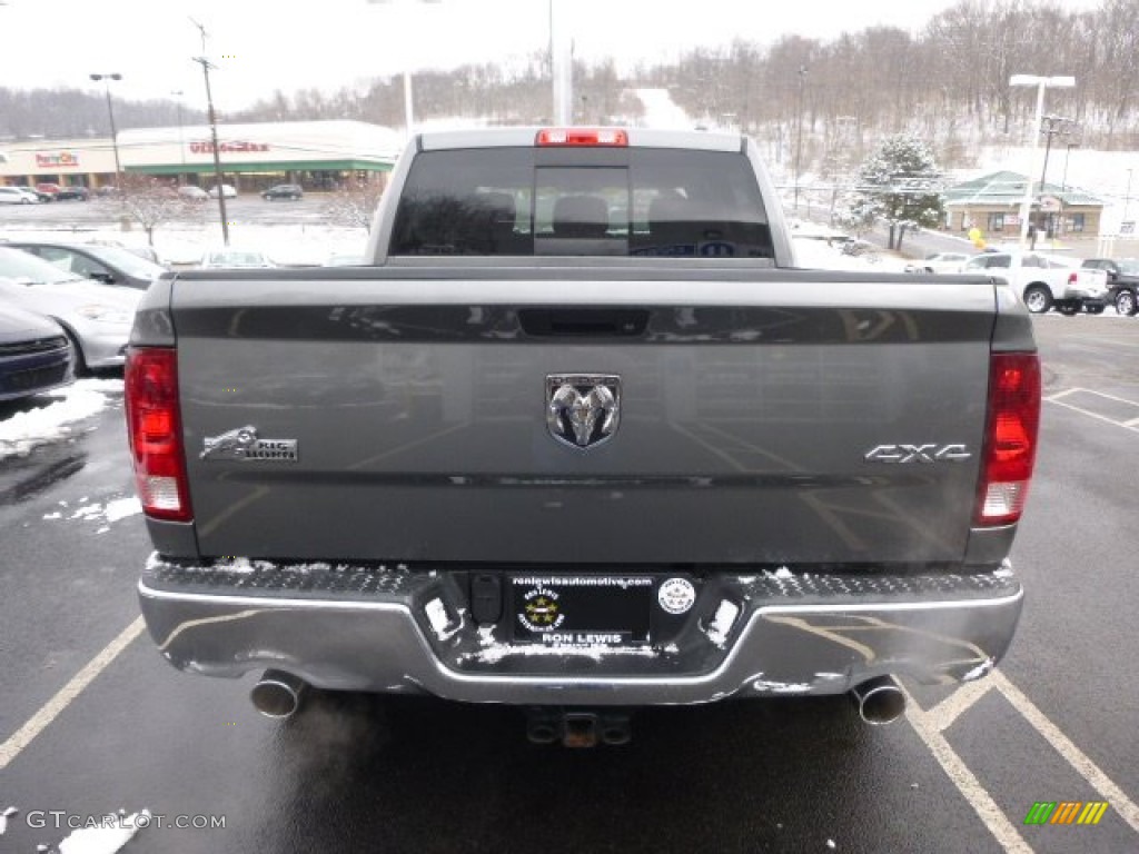 2010 Ram 1500 Big Horn Crew Cab 4x4 - Light Graystone Pearl / Dark Slate/Medium Graystone photo #4