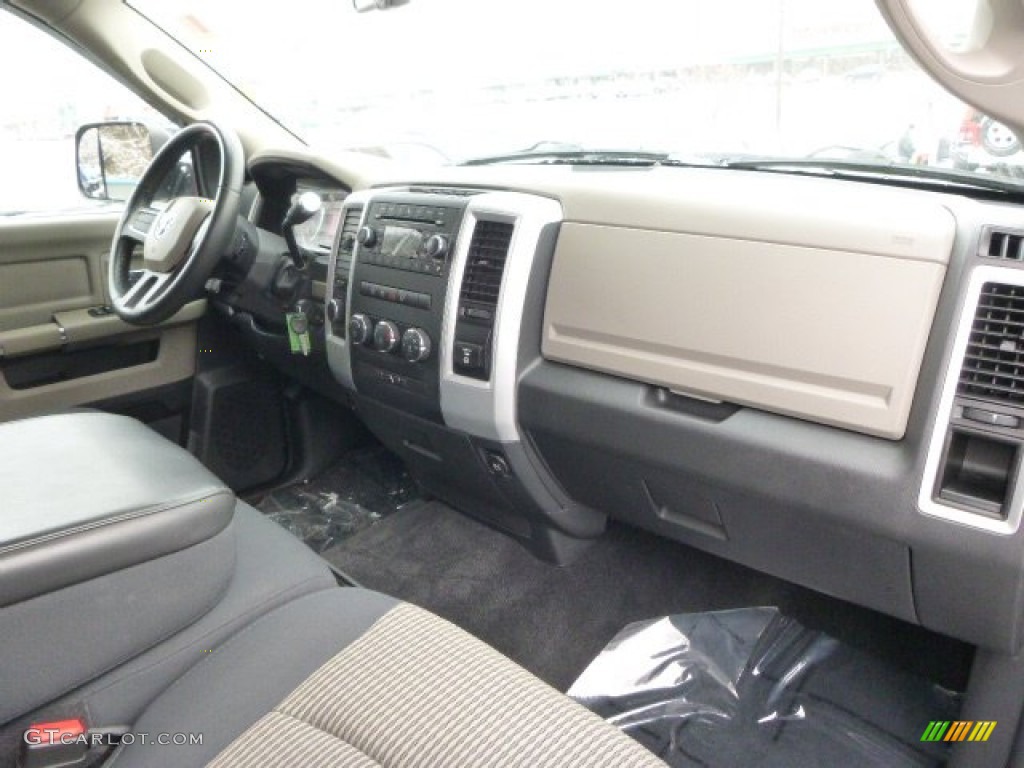 2010 Ram 1500 Big Horn Crew Cab 4x4 - Light Graystone Pearl / Dark Slate/Medium Graystone photo #11