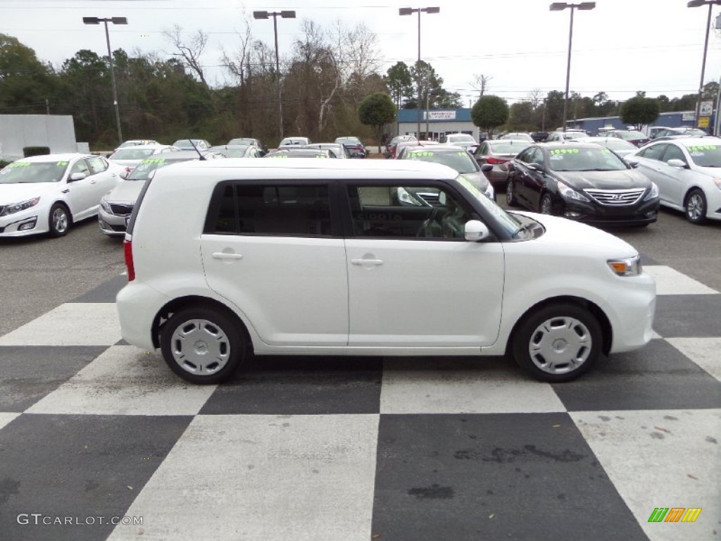 2013 xB  - Super White / Dark Gray photo #3