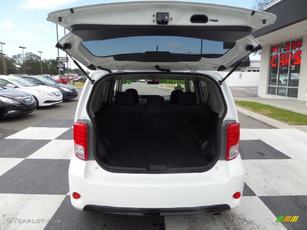 2013 xB  - Super White / Dark Gray photo #5