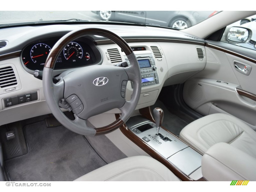 Gray Interior 2009 Hyundai Azera Limited Photo #101016712
