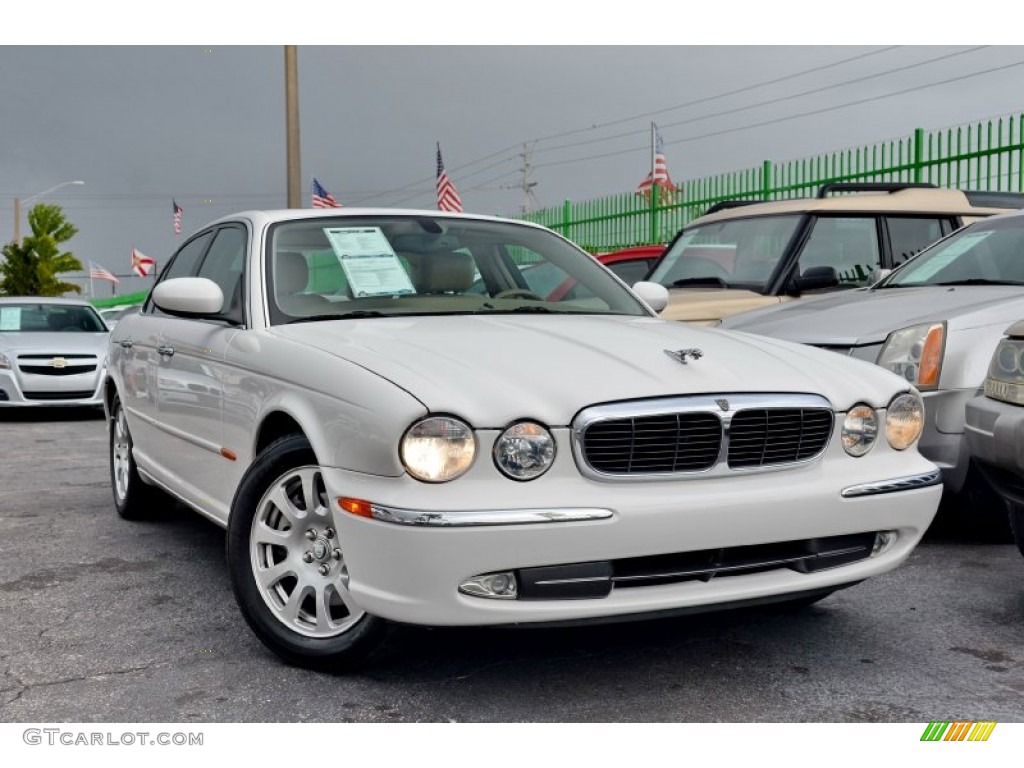 2004 XJ XJ8 - White Onyx / Sand photo #1