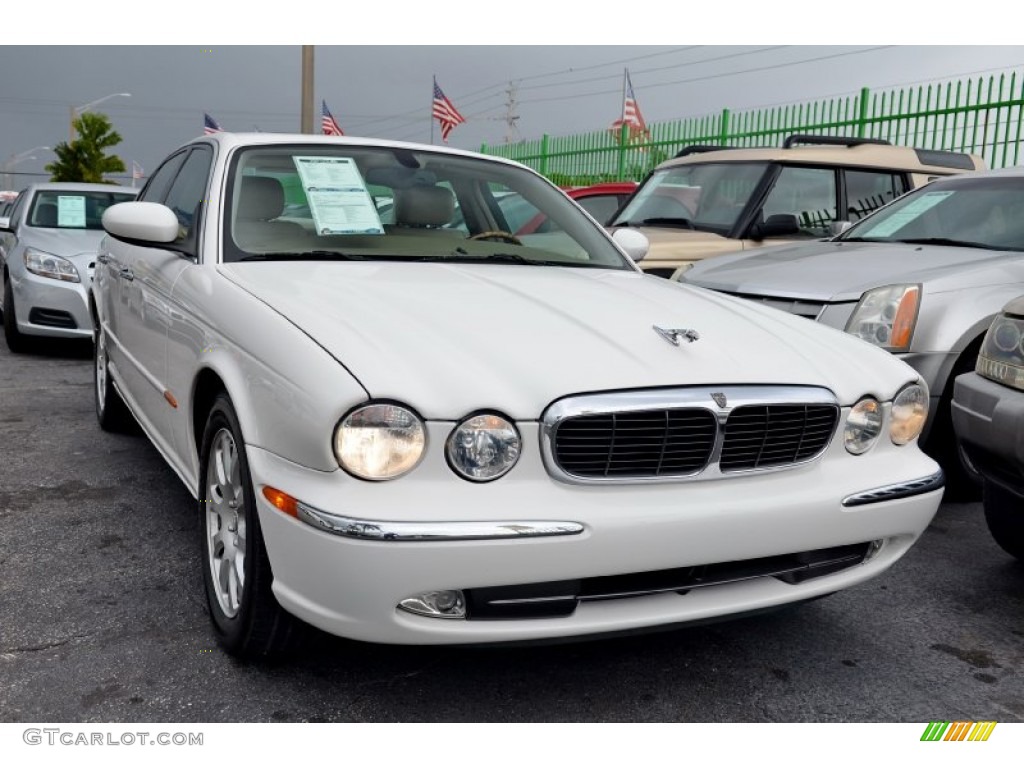 2004 XJ XJ8 - White Onyx / Sand photo #2