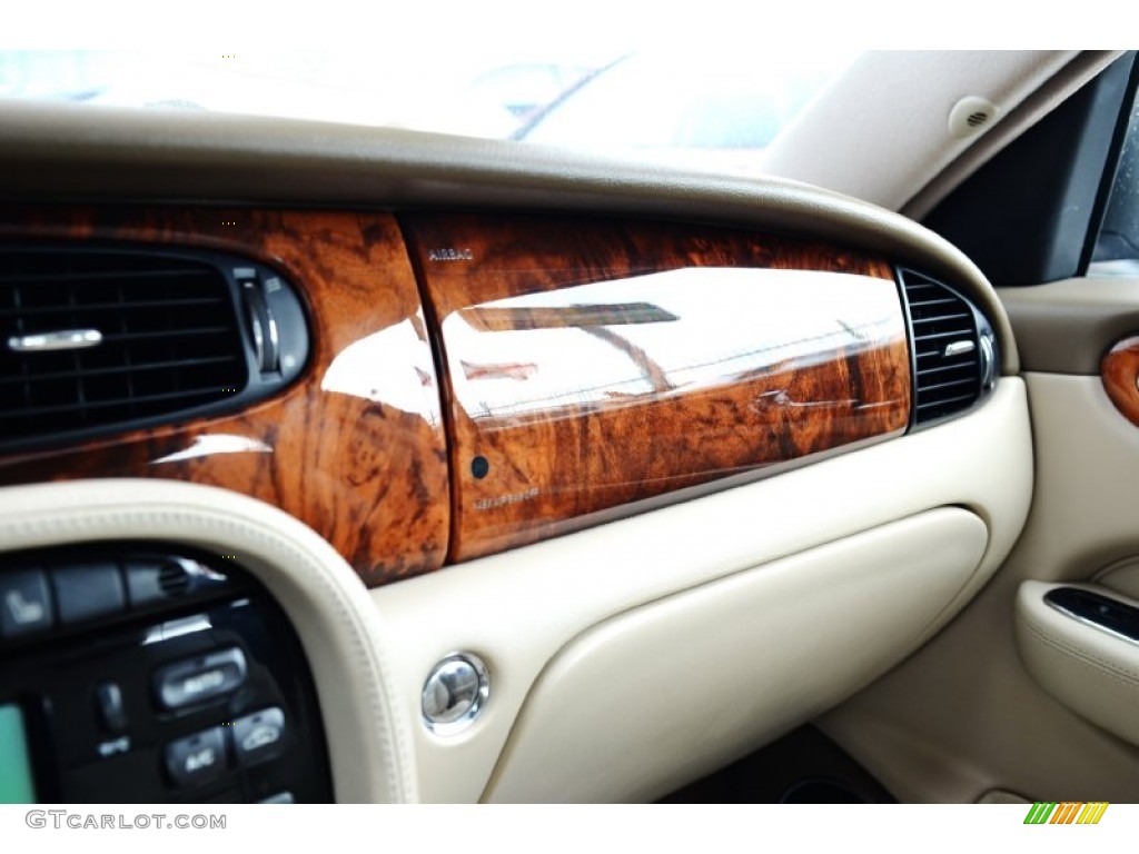 2004 XJ XJ8 - White Onyx / Sand photo #14