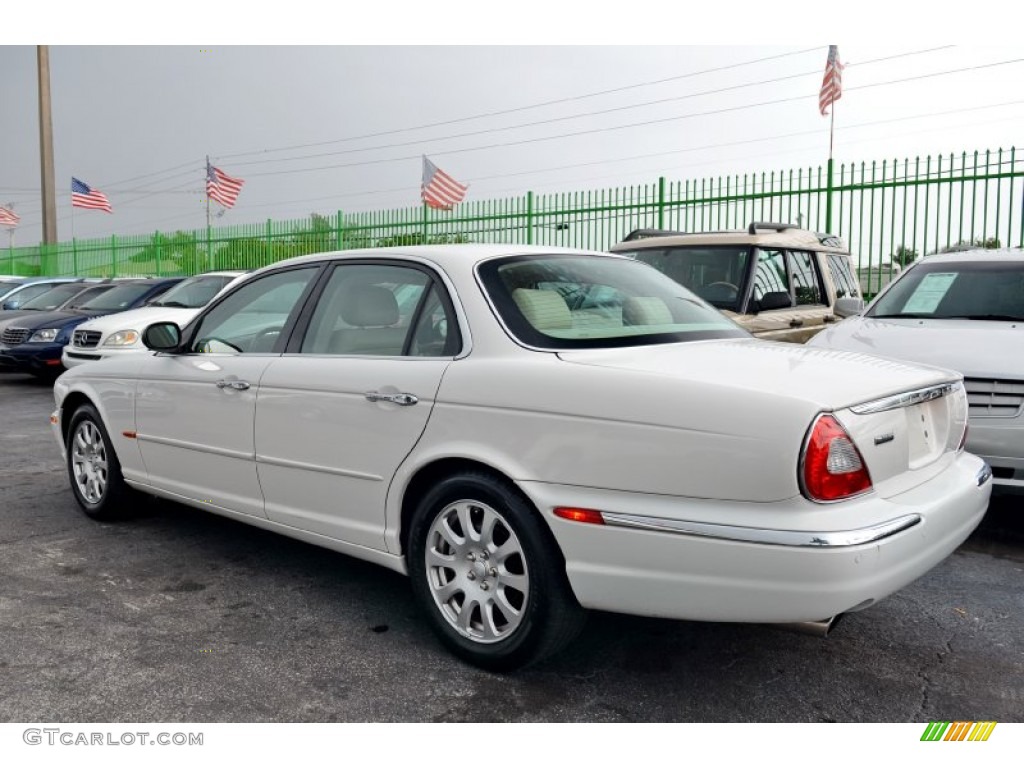 2004 XJ XJ8 - White Onyx / Sand photo #18