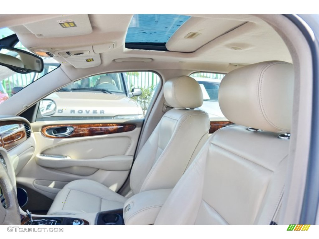 2004 XJ XJ8 - White Onyx / Sand photo #28